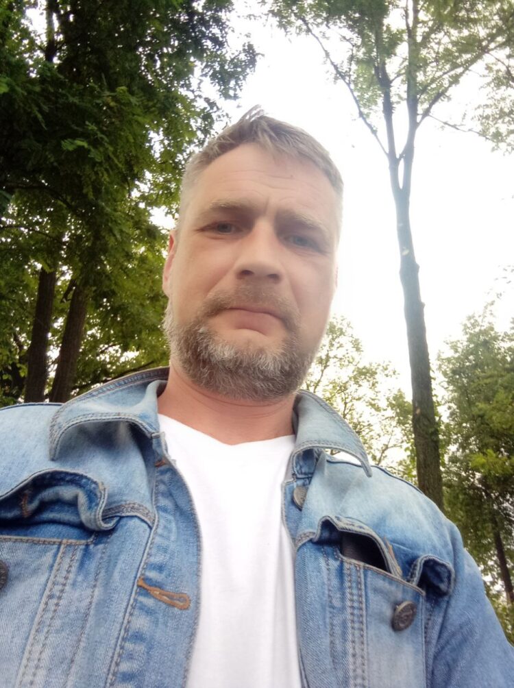 Ищу друзей. Хороший добрый и открытый… Но без друзей